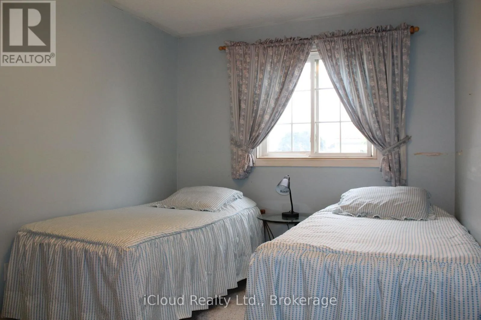 2 - 3 HARTNELL SQUARE