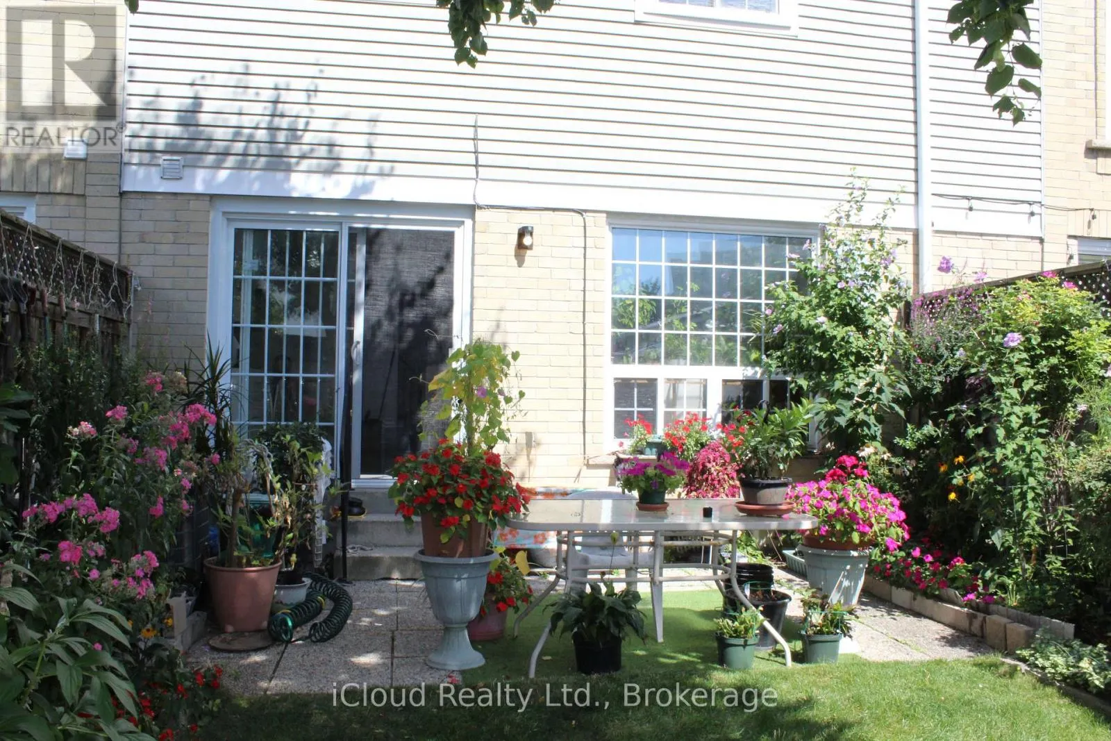 2 - 3 HARTNELL SQUARE