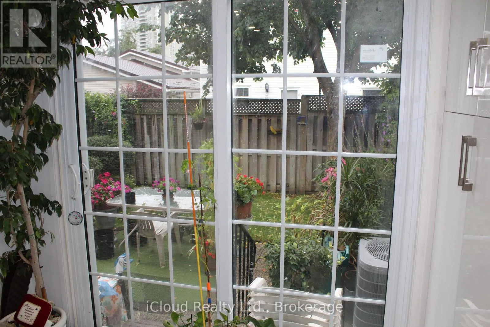 2 - 3 HARTNELL SQUARE