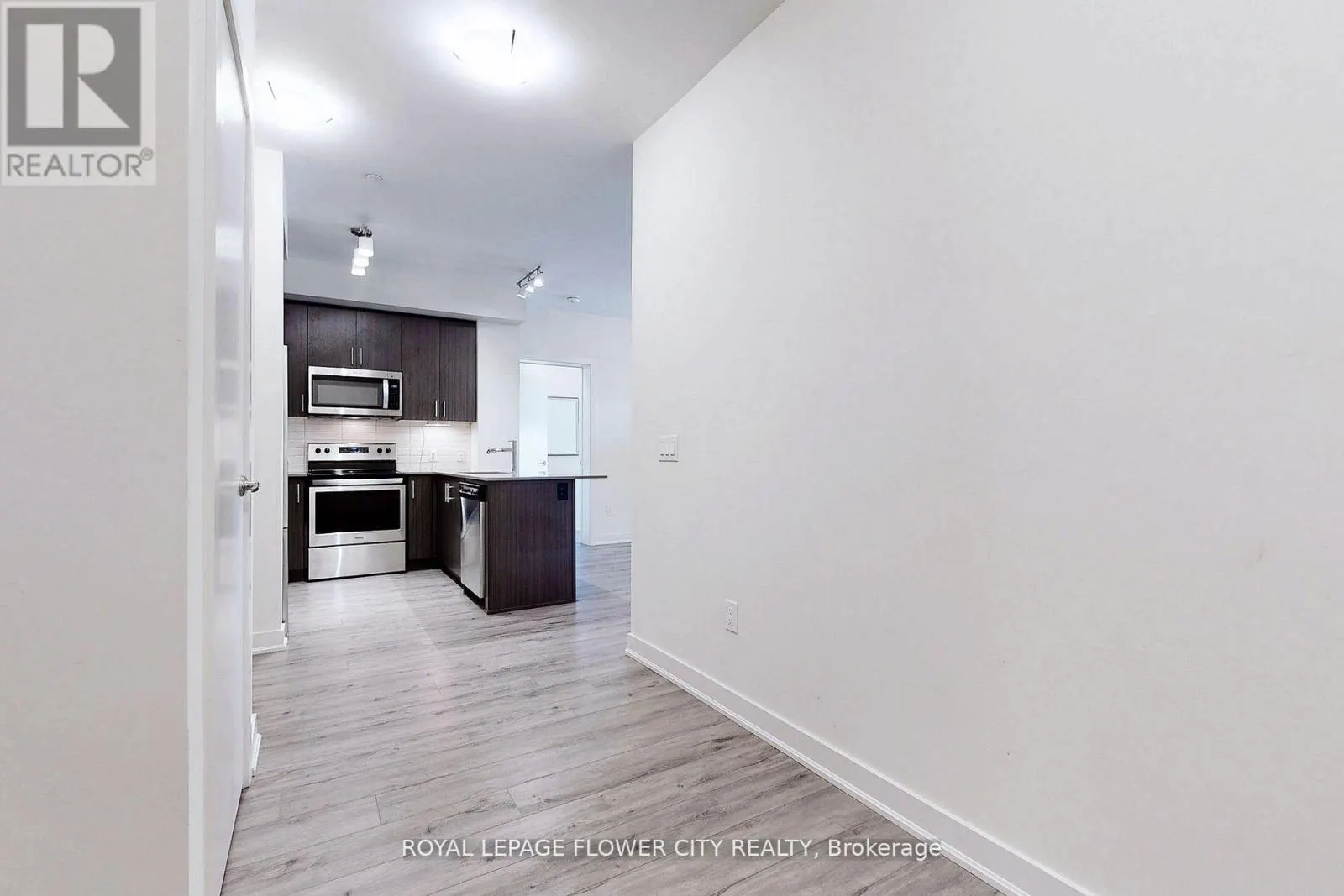 106 - 320 PLAINS ROAD E