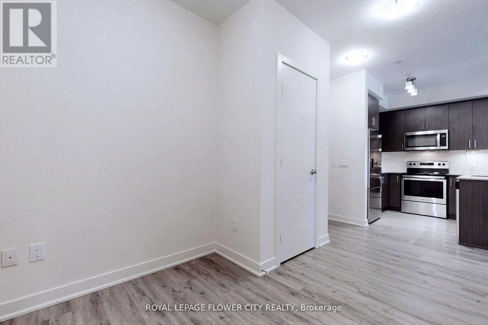 106 - 320 PLAINS ROAD E