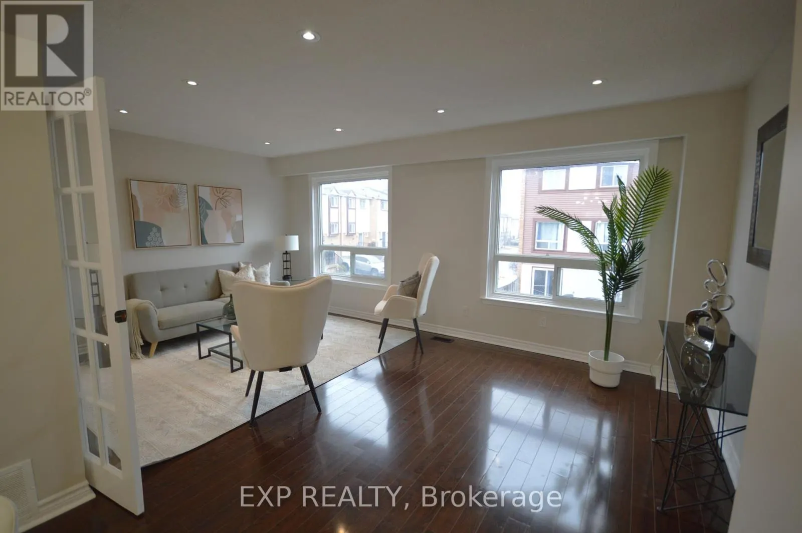 10 - 18 MOREGATE CRESCENT