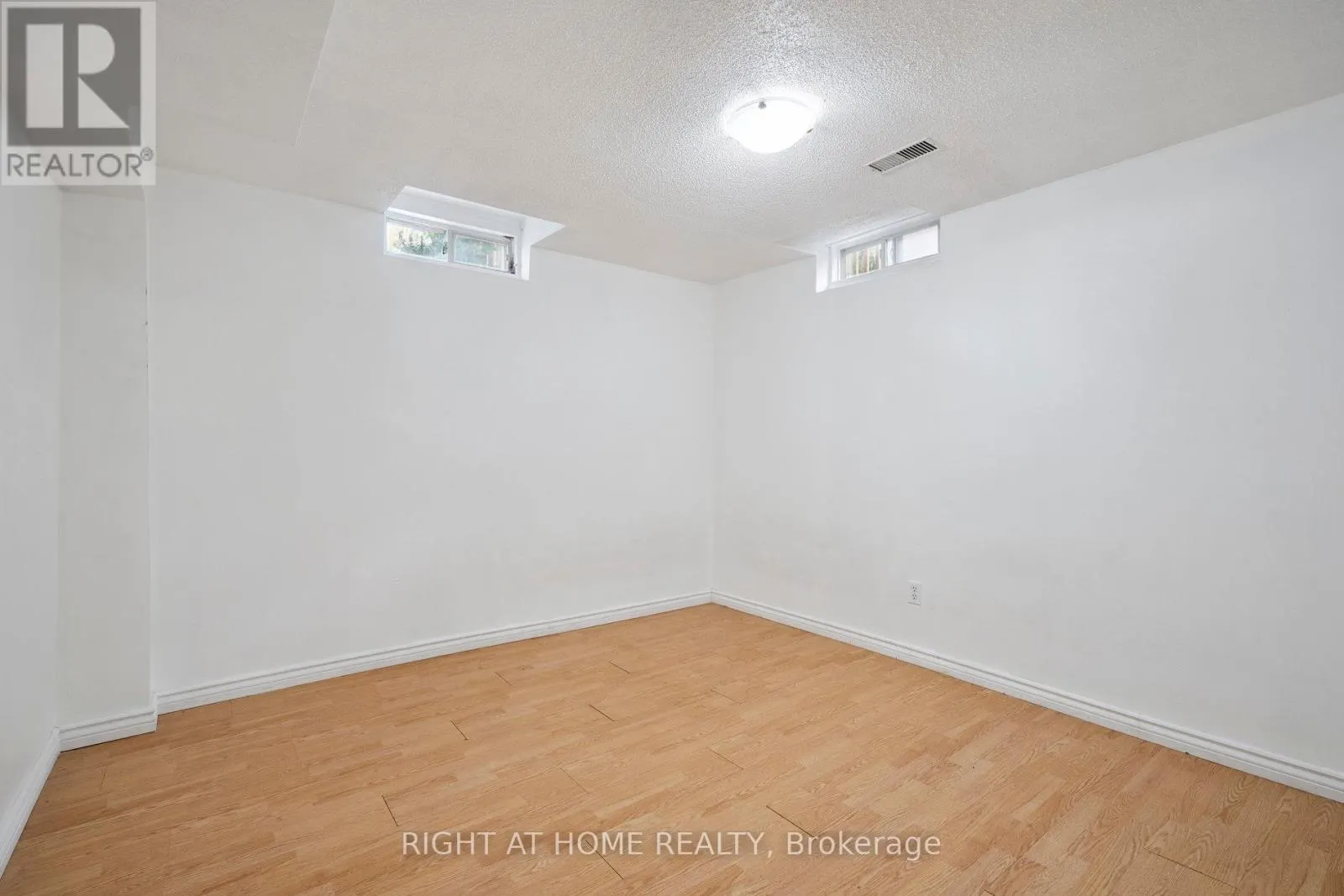 806 WHITE CLOVER WAY