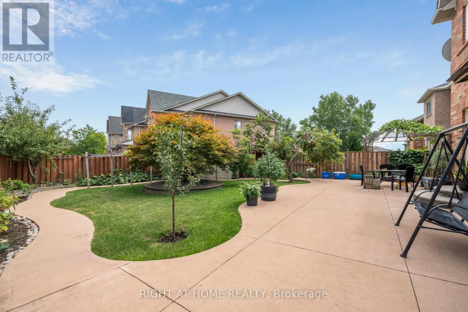 806 WHITE CLOVER WAY