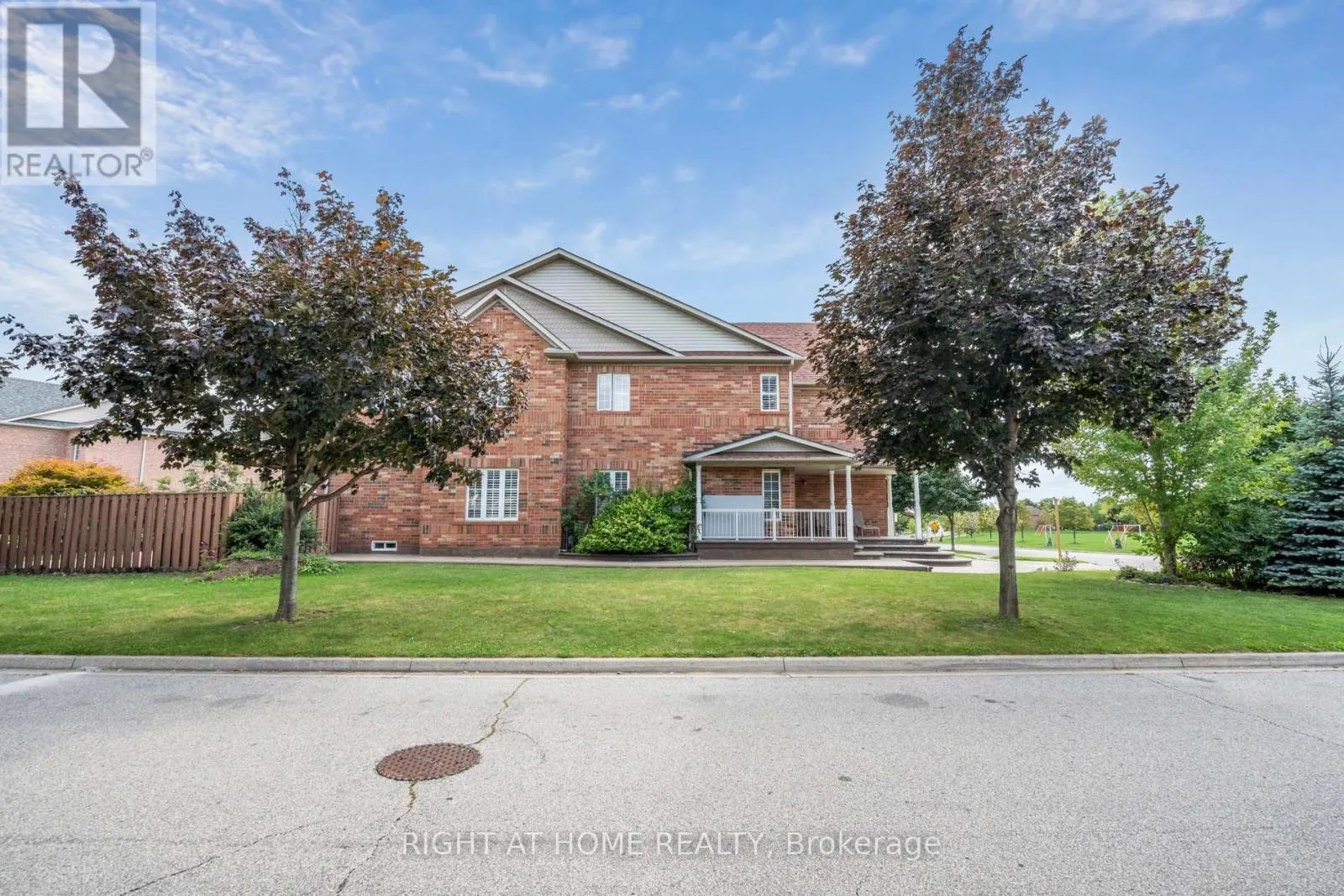 806 WHITE CLOVER WAY