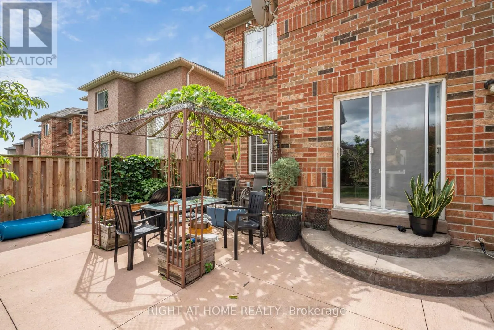 806 WHITE CLOVER WAY