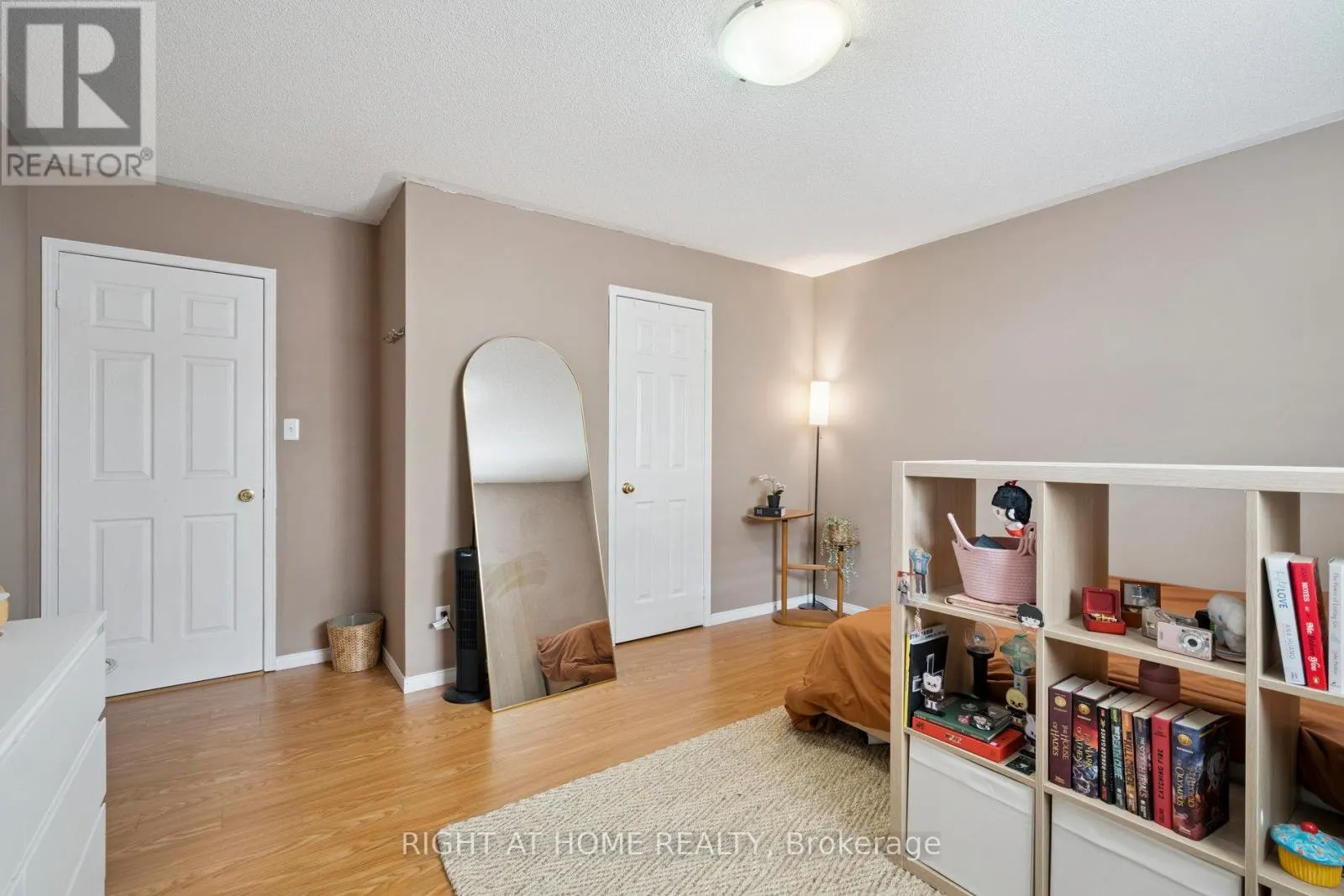806 WHITE CLOVER WAY