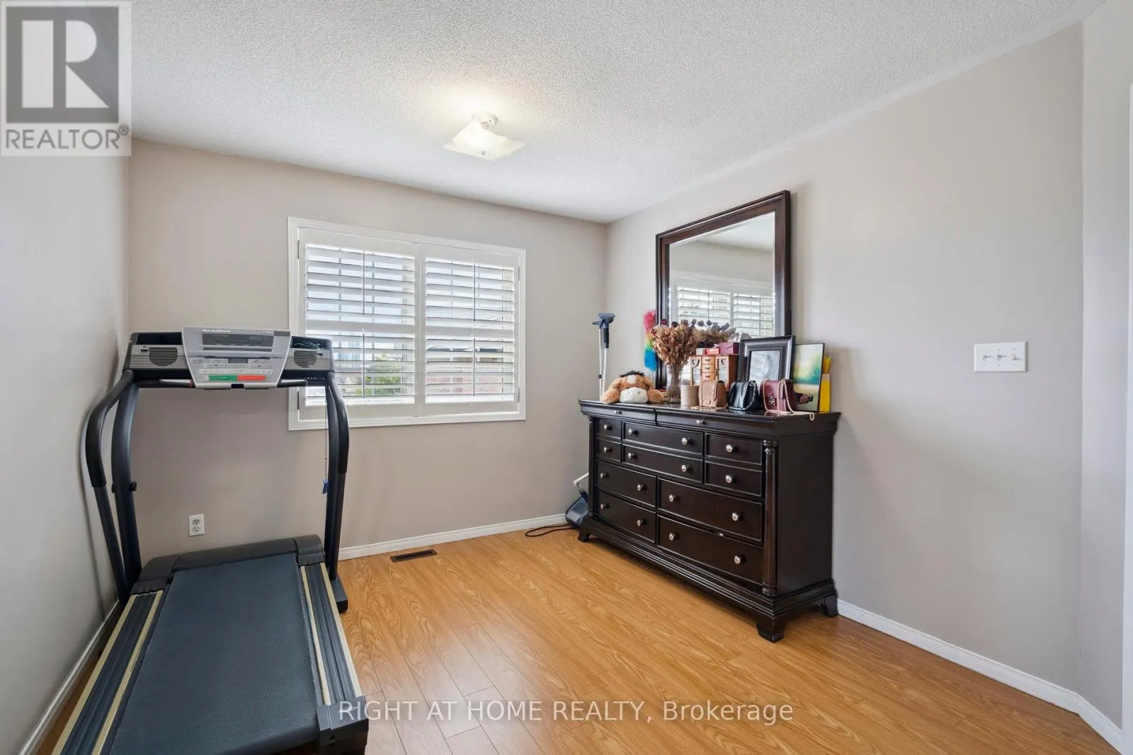 806 WHITE CLOVER WAY