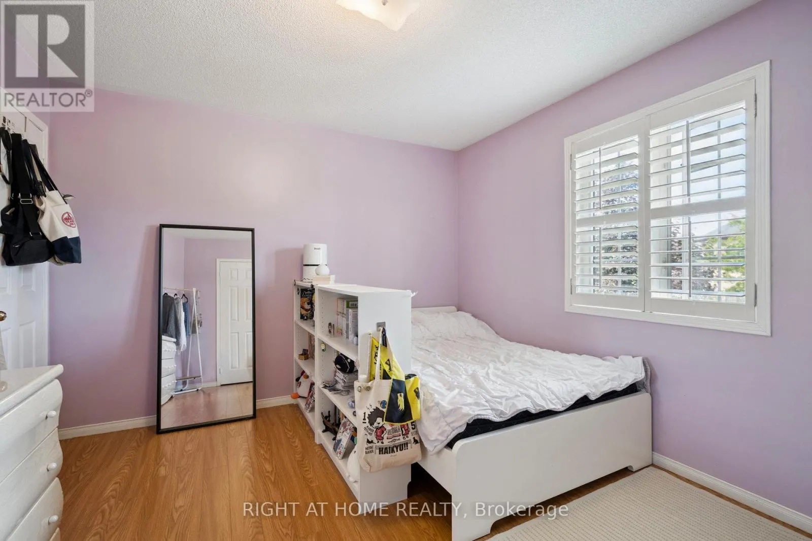 806 WHITE CLOVER WAY