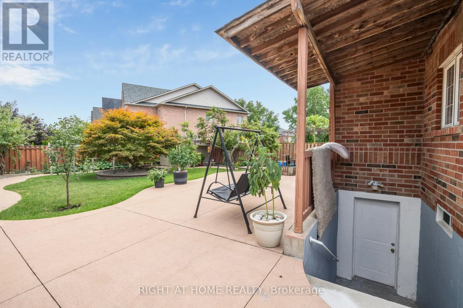 806 WHITE CLOVER WAY