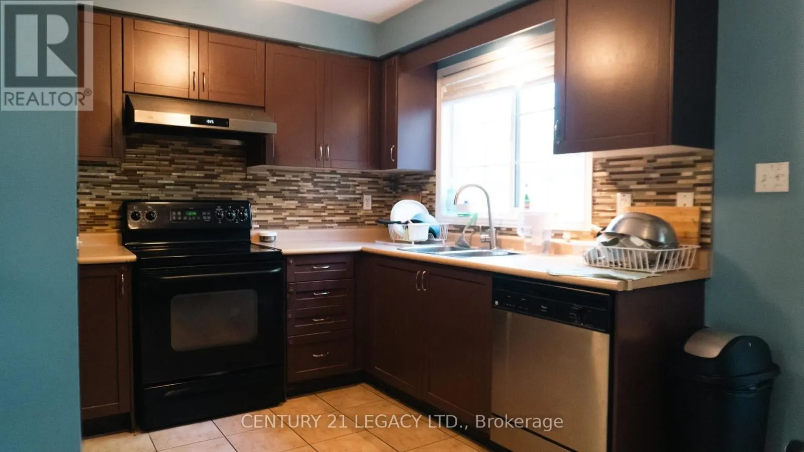 25 REVELSTOKE PLACE