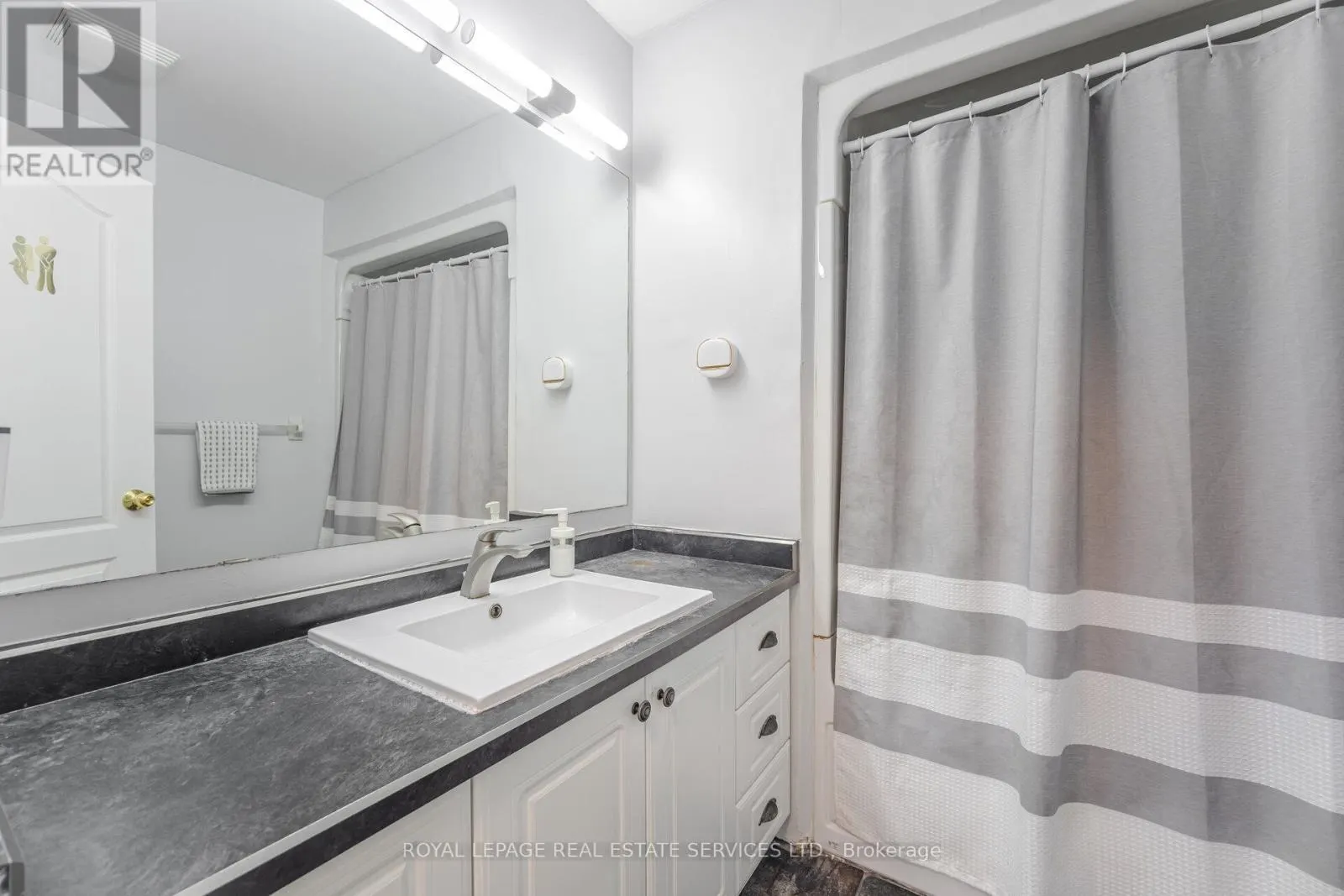 30 - 833 SCOLLARD COURT
