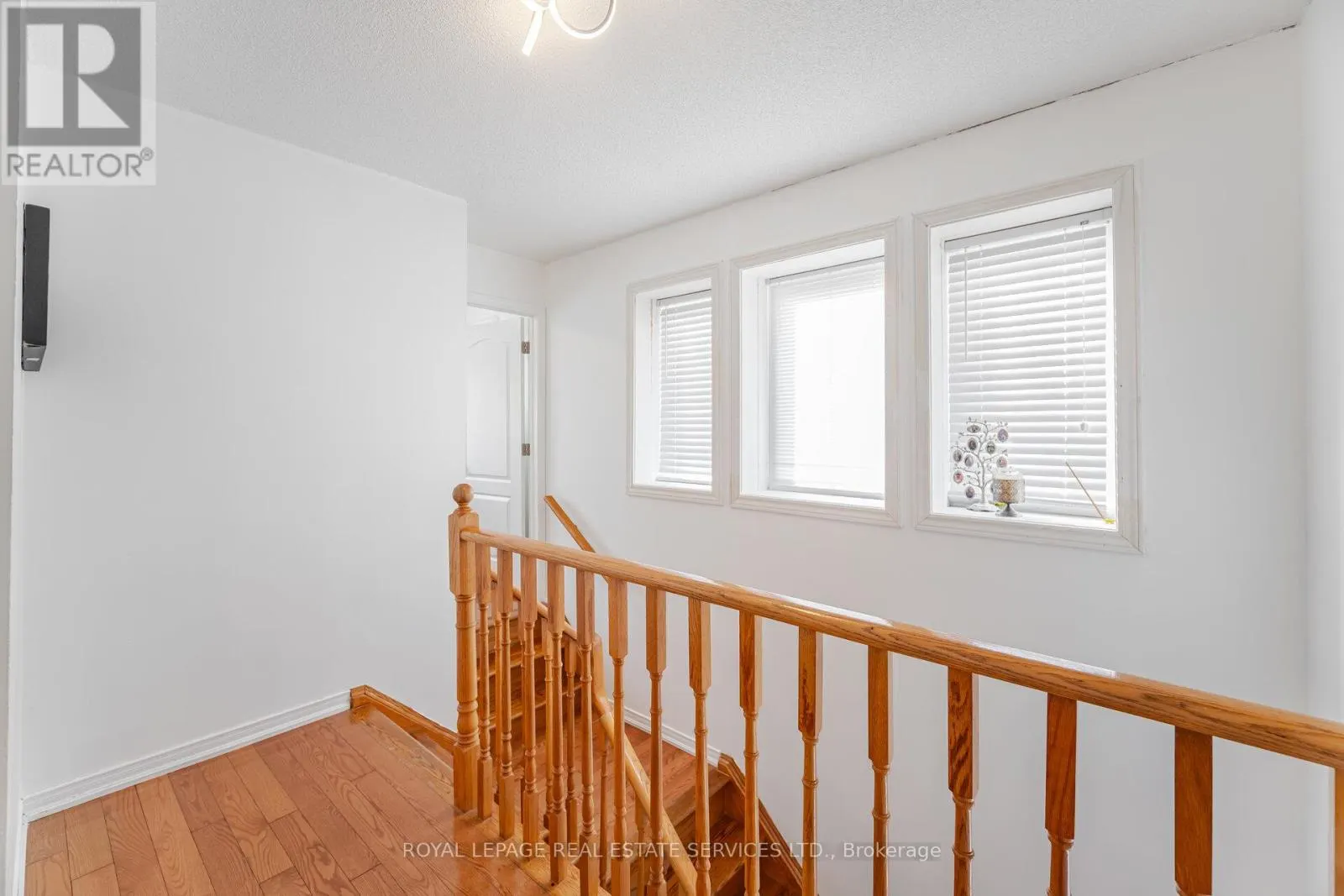 30 - 833 SCOLLARD COURT