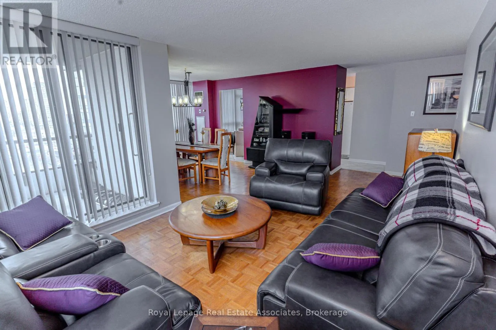 1112 - 12 LAURELCREST STREET