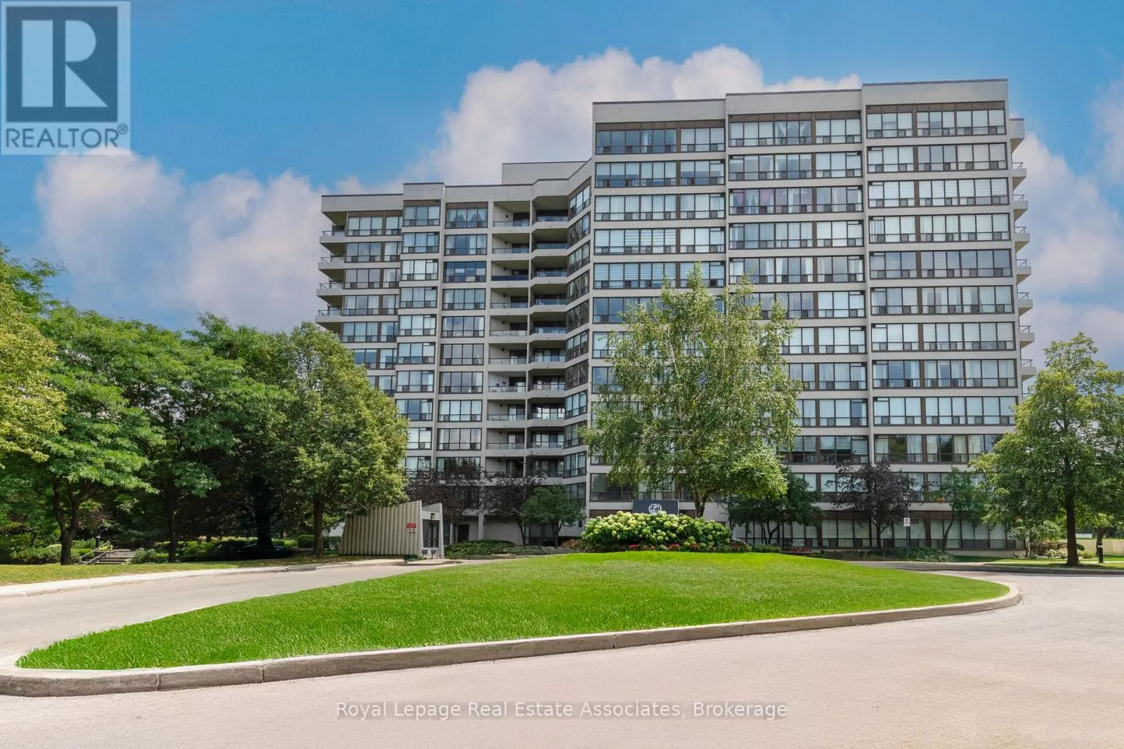 1112 - 12 LAURELCREST STREET