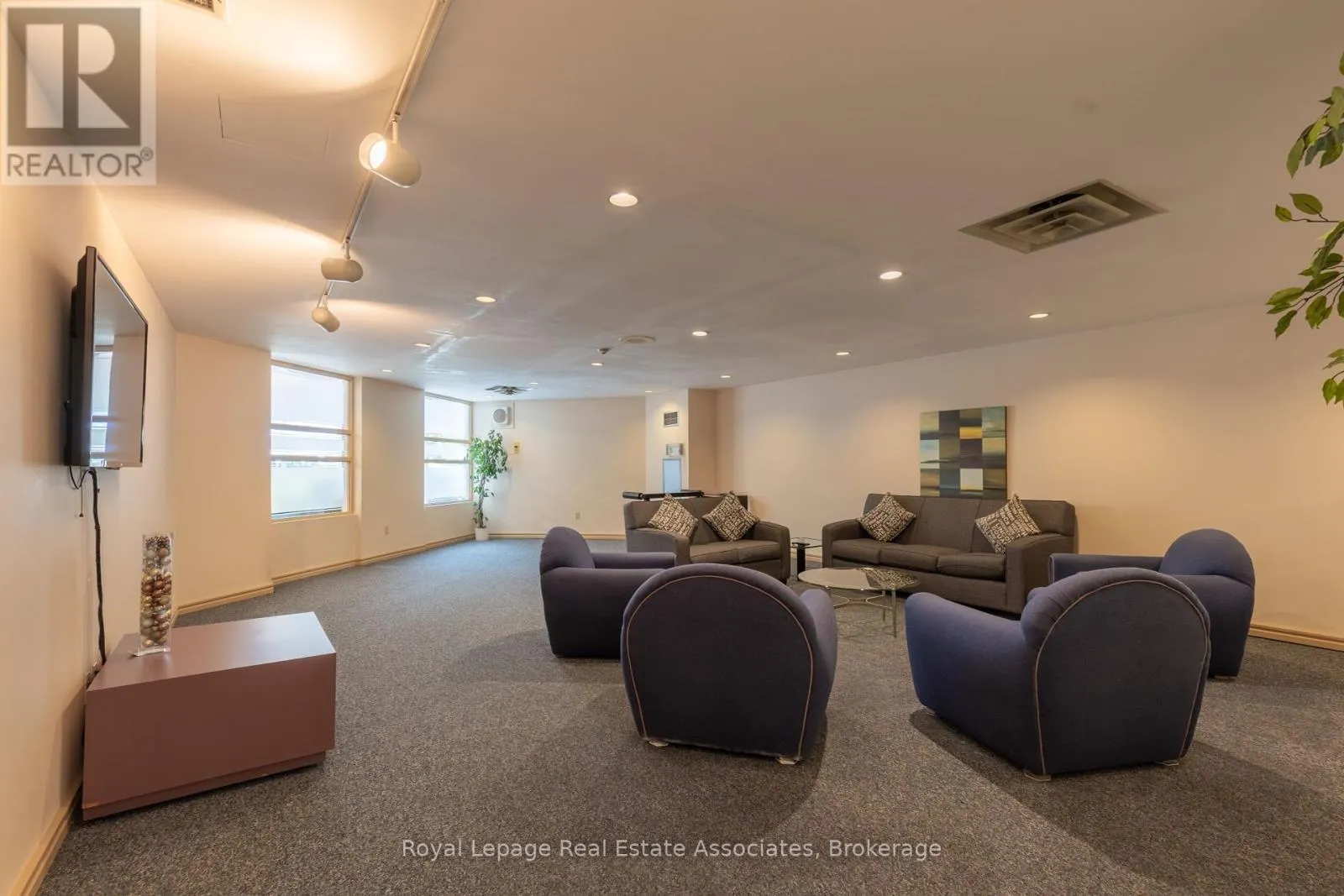 1112 - 12 LAURELCREST STREET