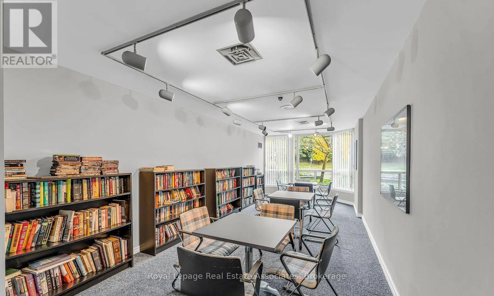1112 - 12 LAURELCREST STREET