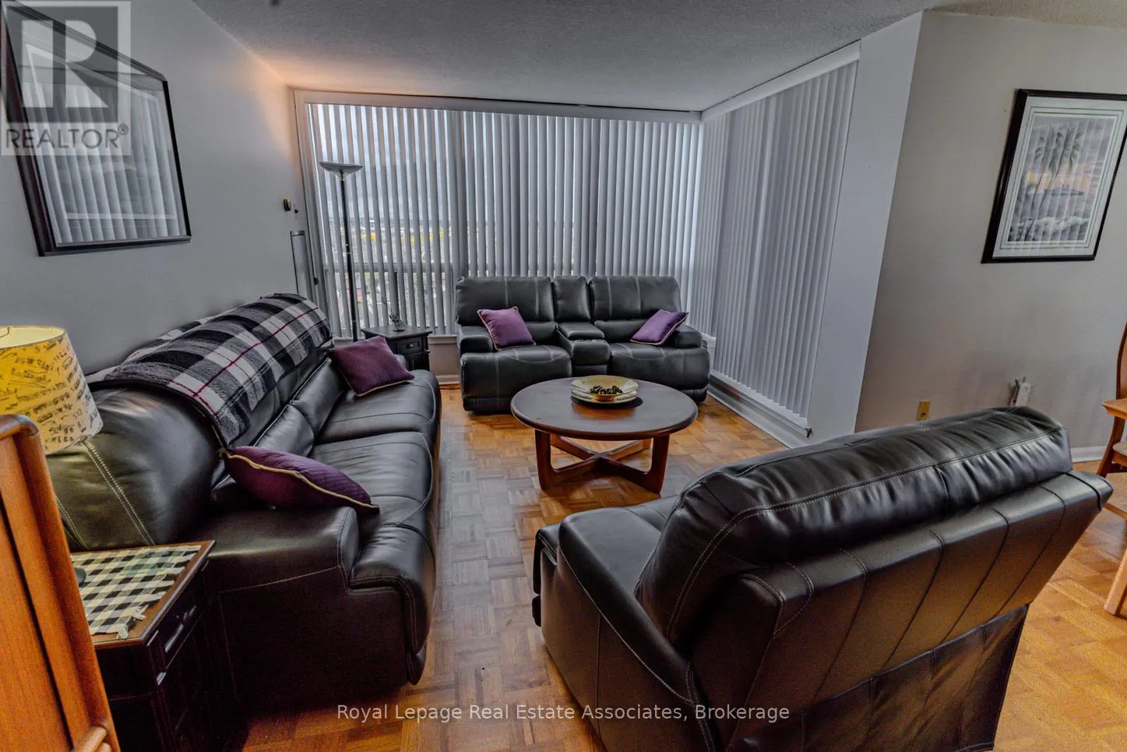 1112 - 12 LAURELCREST STREET