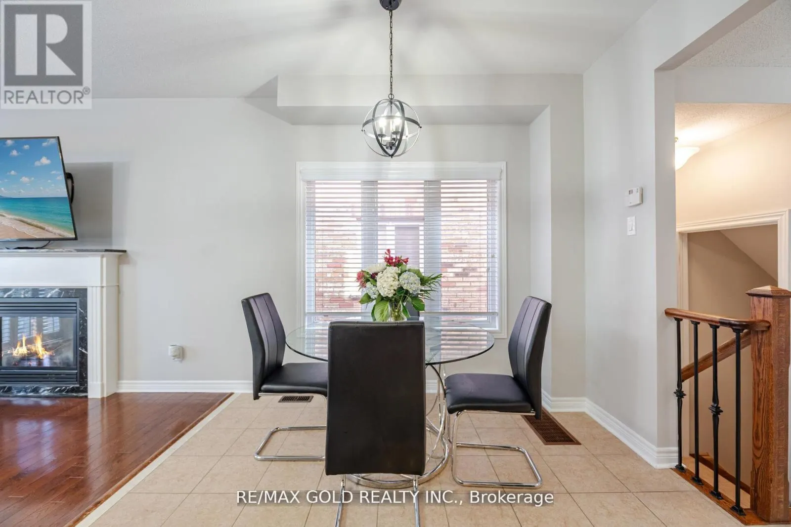 28 VERSAILLES CRESCENT