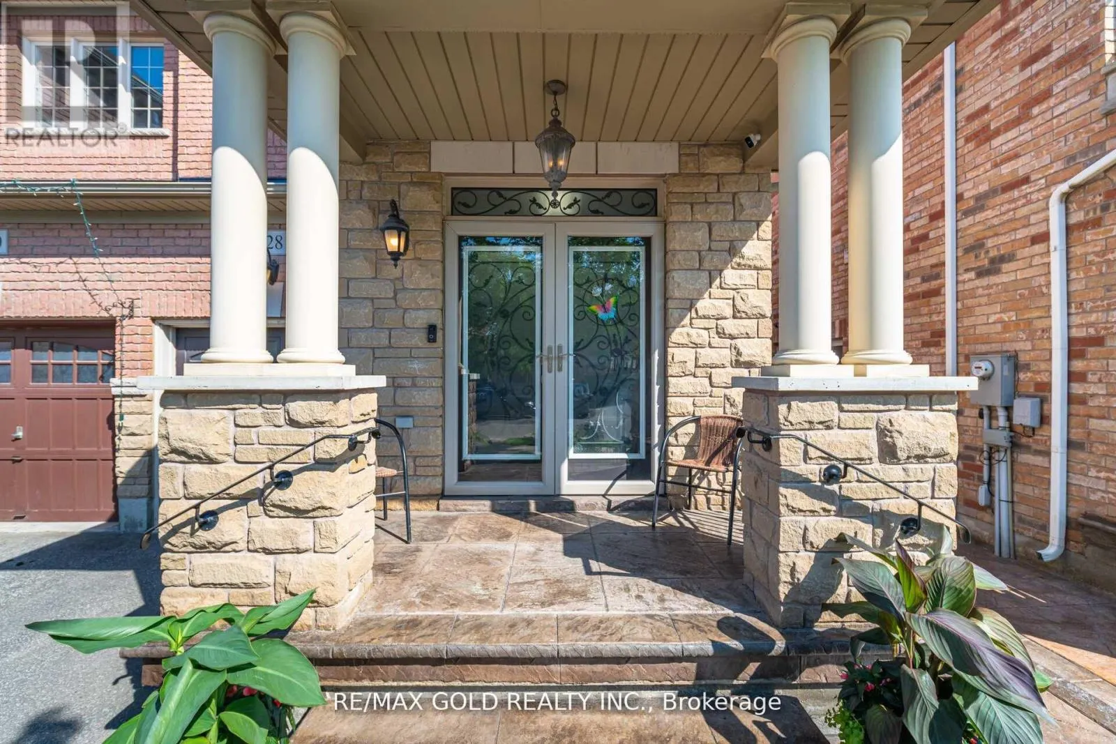 28 VERSAILLES CRESCENT