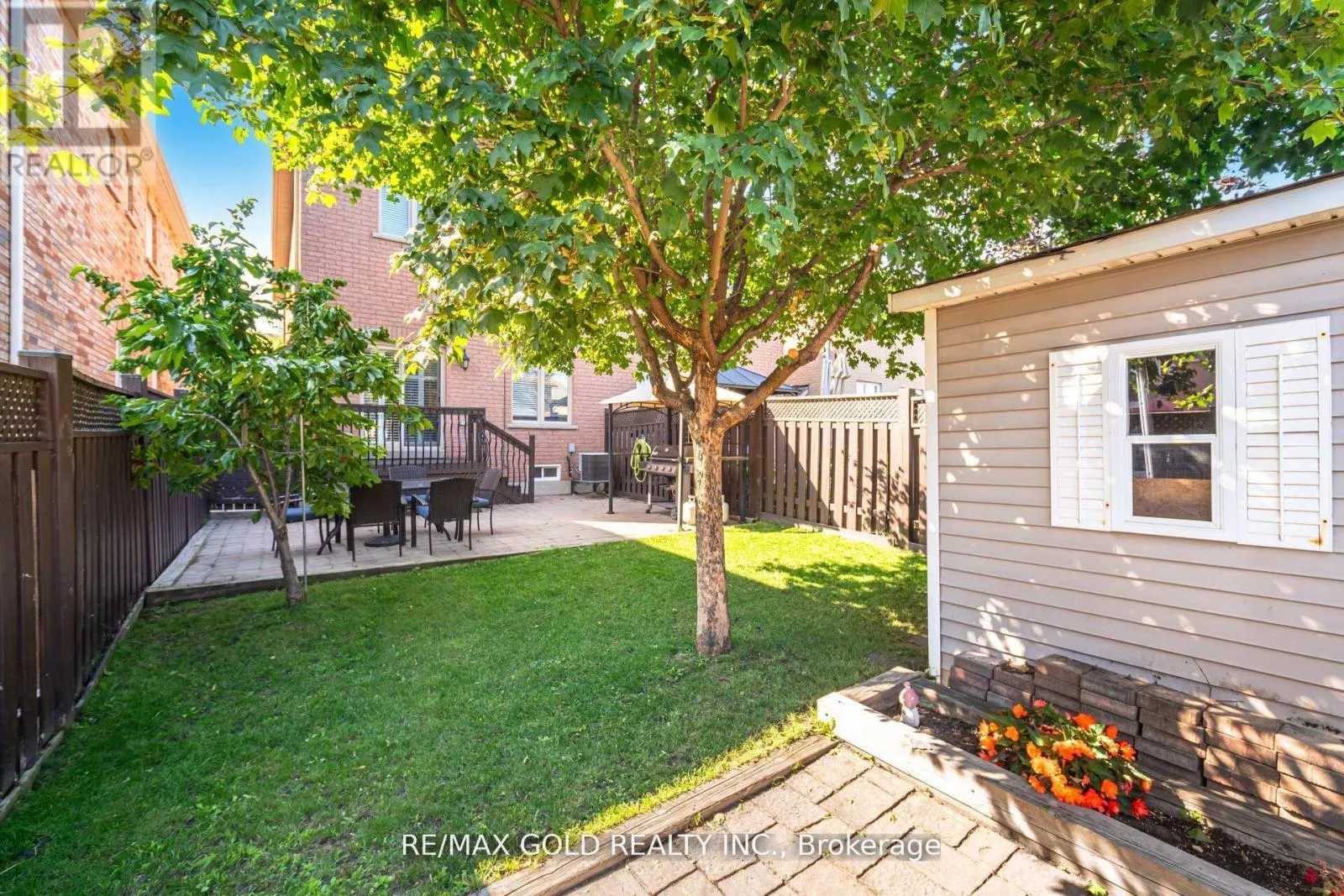 28 VERSAILLES CRESCENT