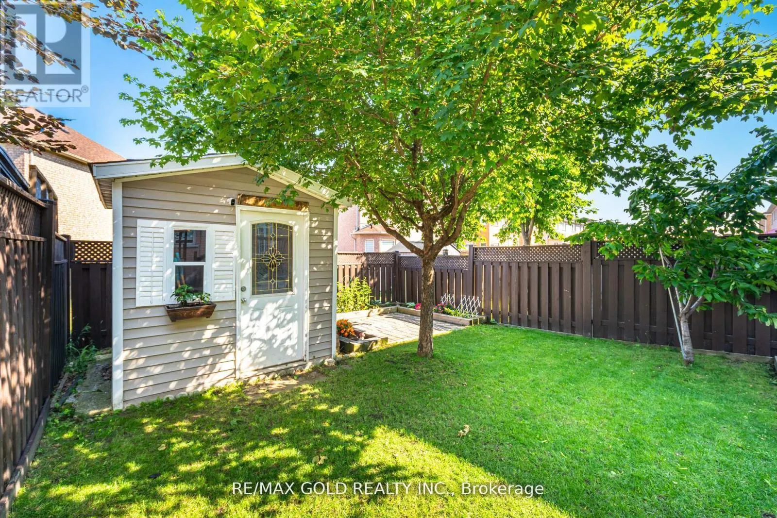 28 VERSAILLES CRESCENT