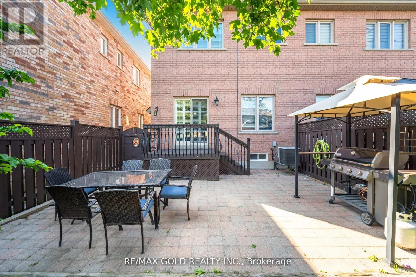 28 VERSAILLES CRESCENT