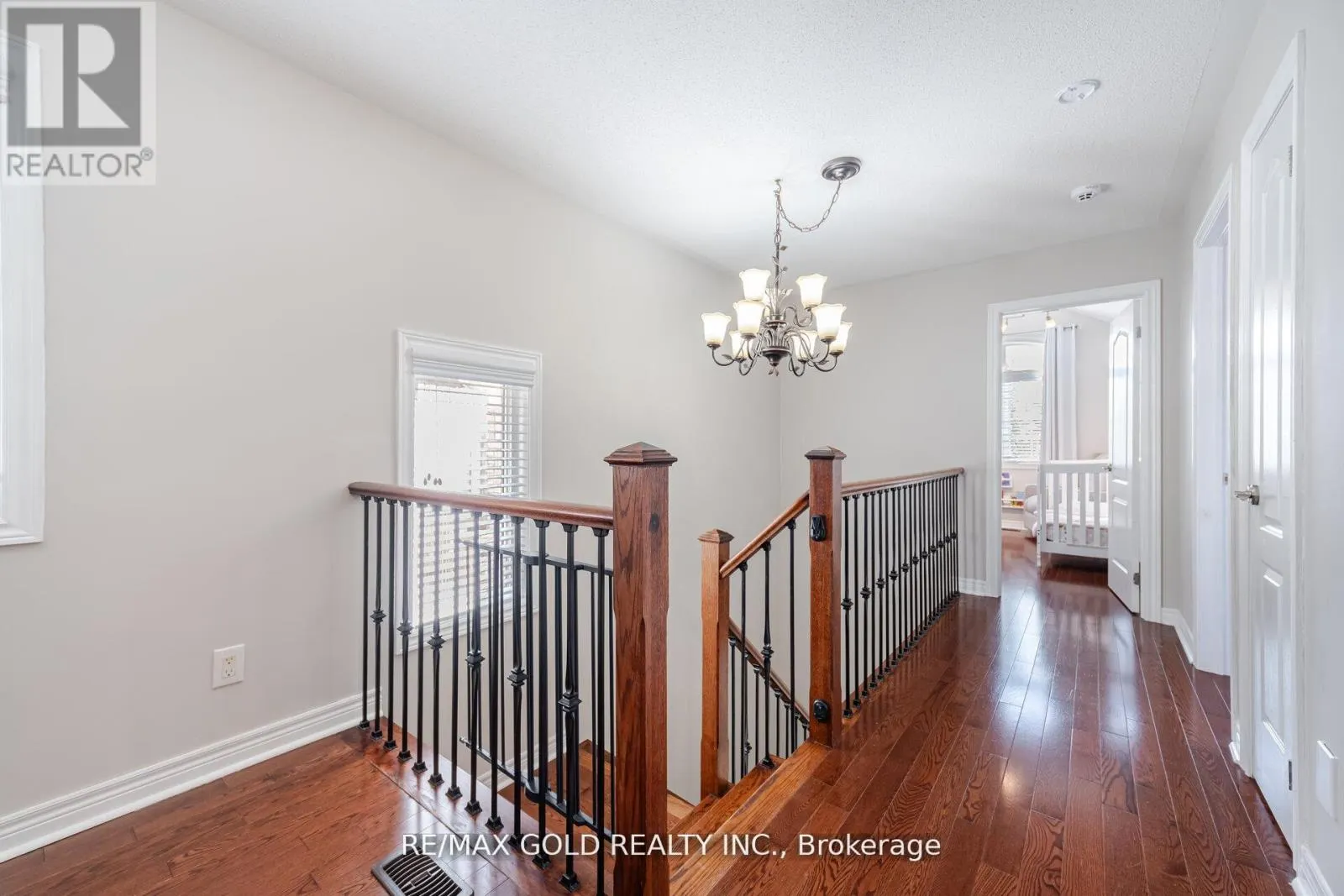 28 VERSAILLES CRESCENT