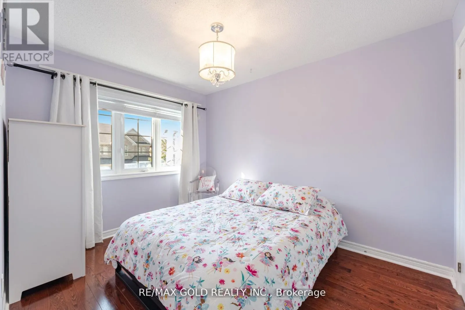 28 VERSAILLES CRESCENT
