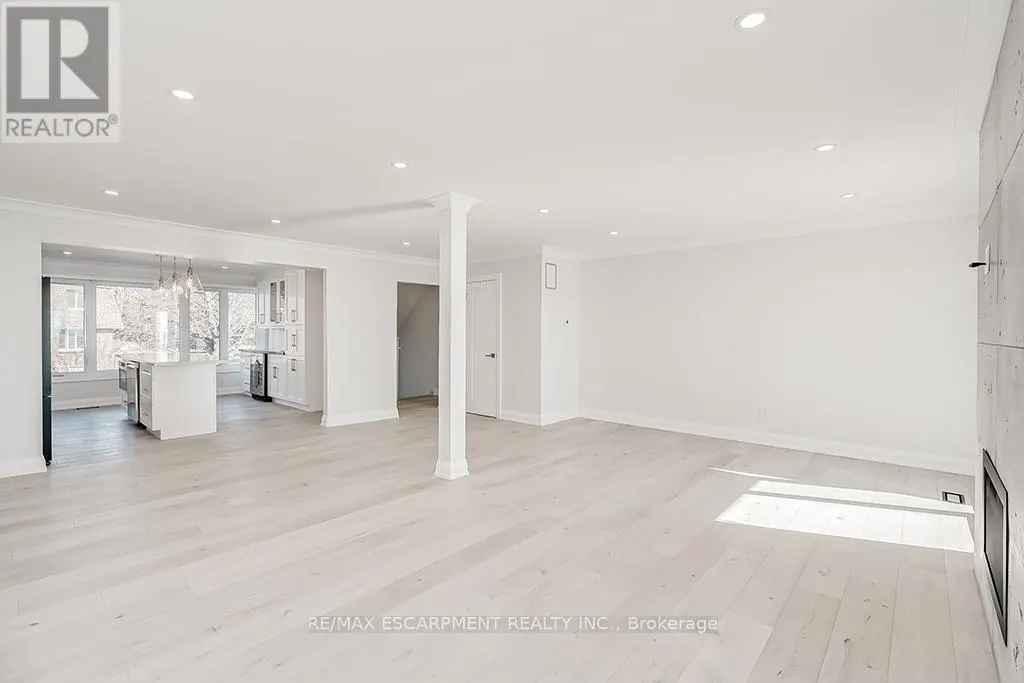 2082 WATER'S EDGE DRIVE