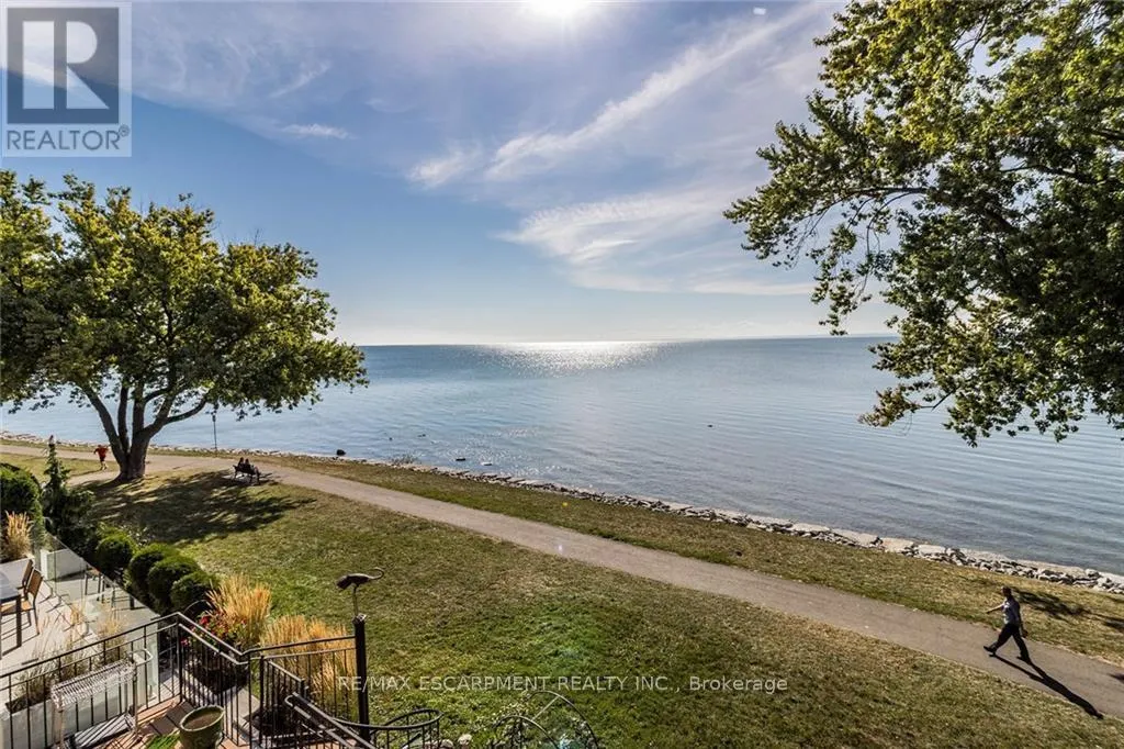 2082 WATER'S EDGE DRIVE