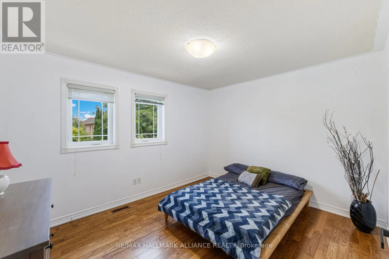 365 TURNBERRY CRESCENT
