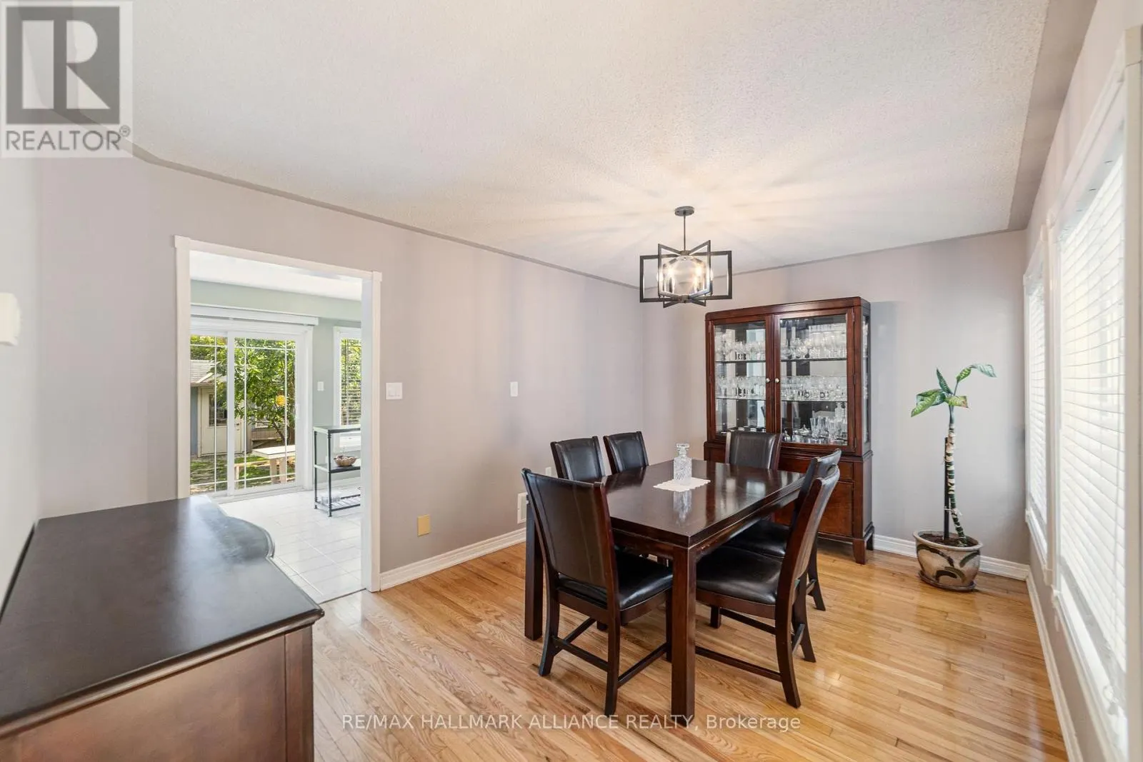 365 TURNBERRY CRESCENT