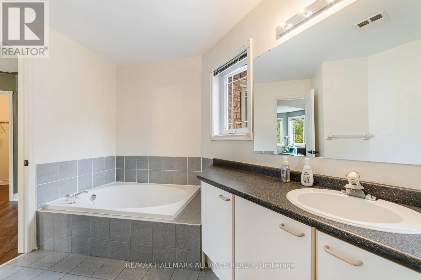 365 TURNBERRY CRESCENT
