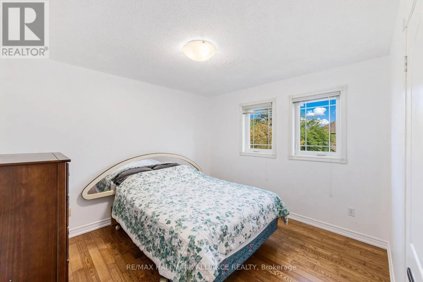 365 TURNBERRY CRESCENT