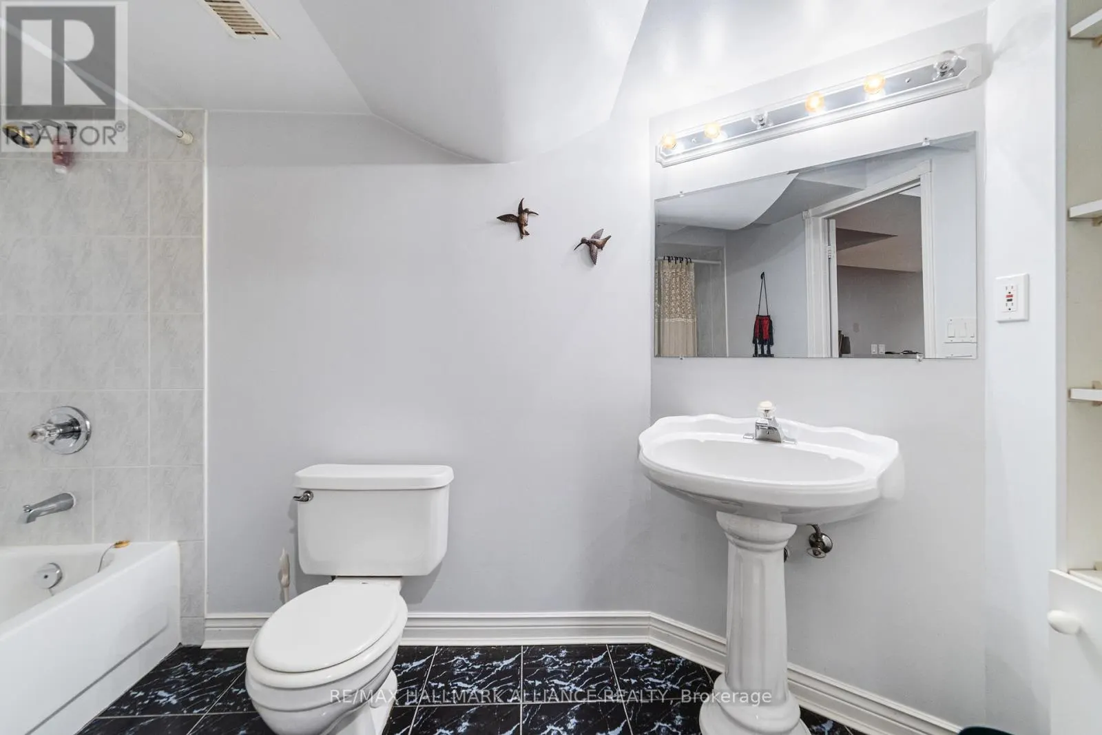 365 TURNBERRY CRESCENT
