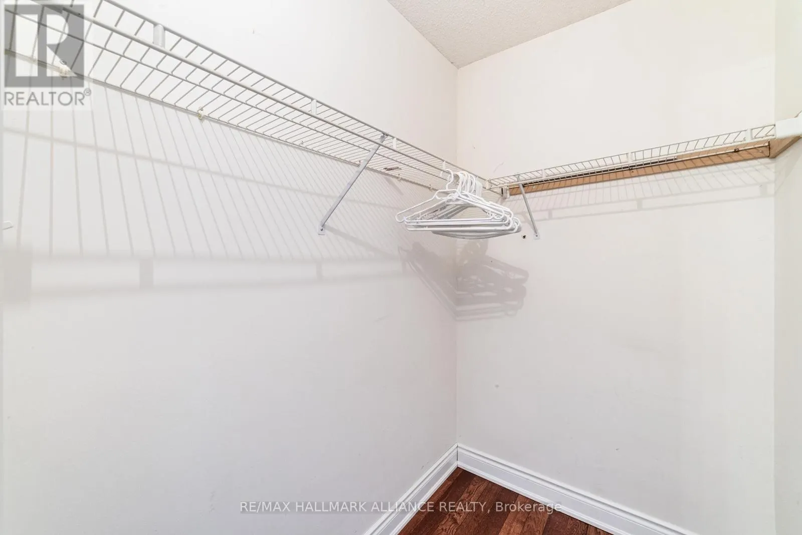 365 TURNBERRY CRESCENT
