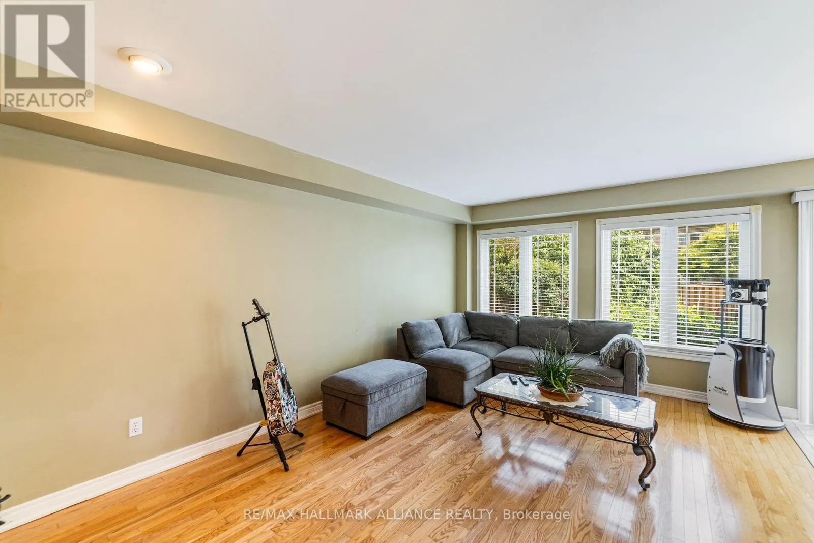 365 TURNBERRY CRESCENT