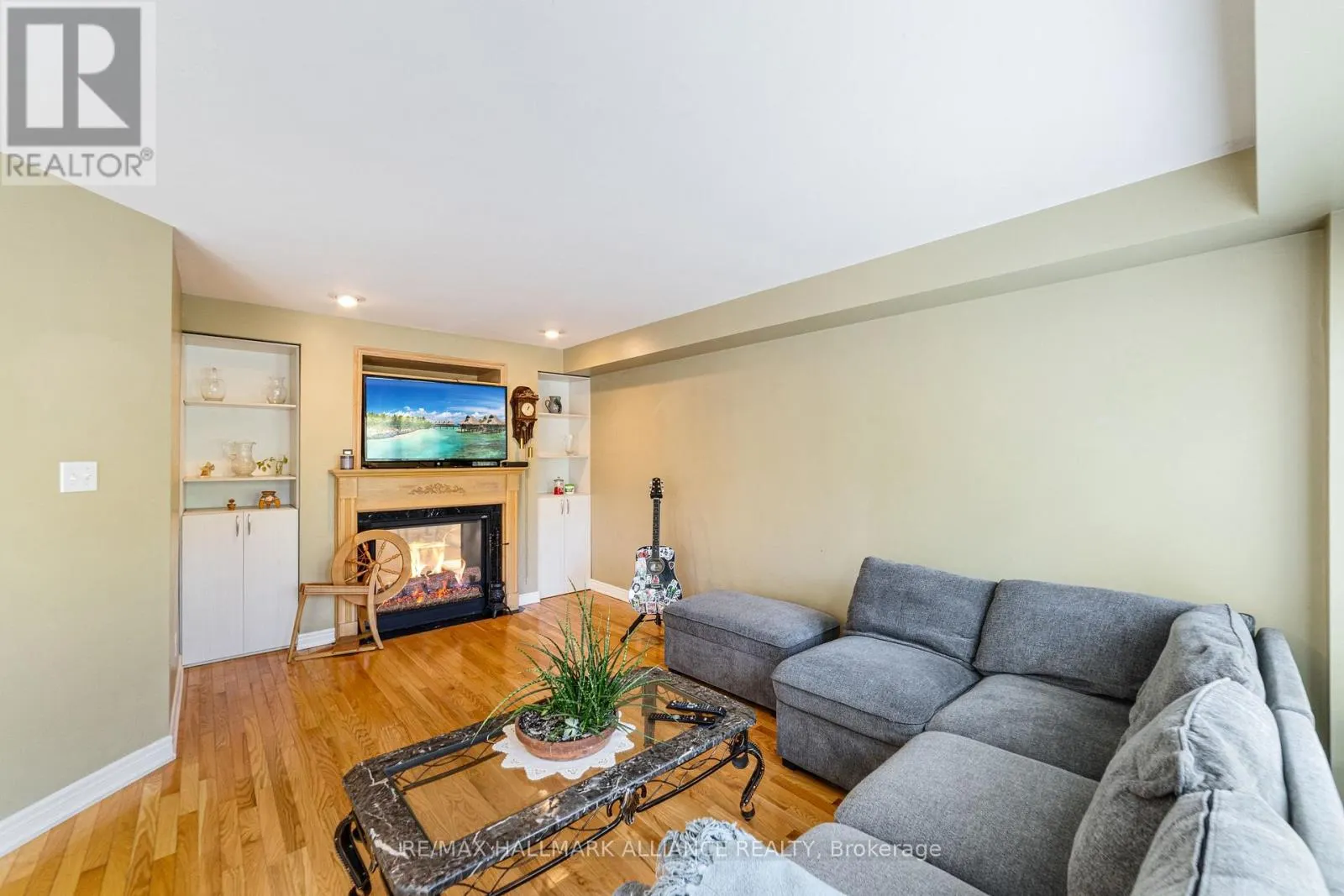365 TURNBERRY CRESCENT