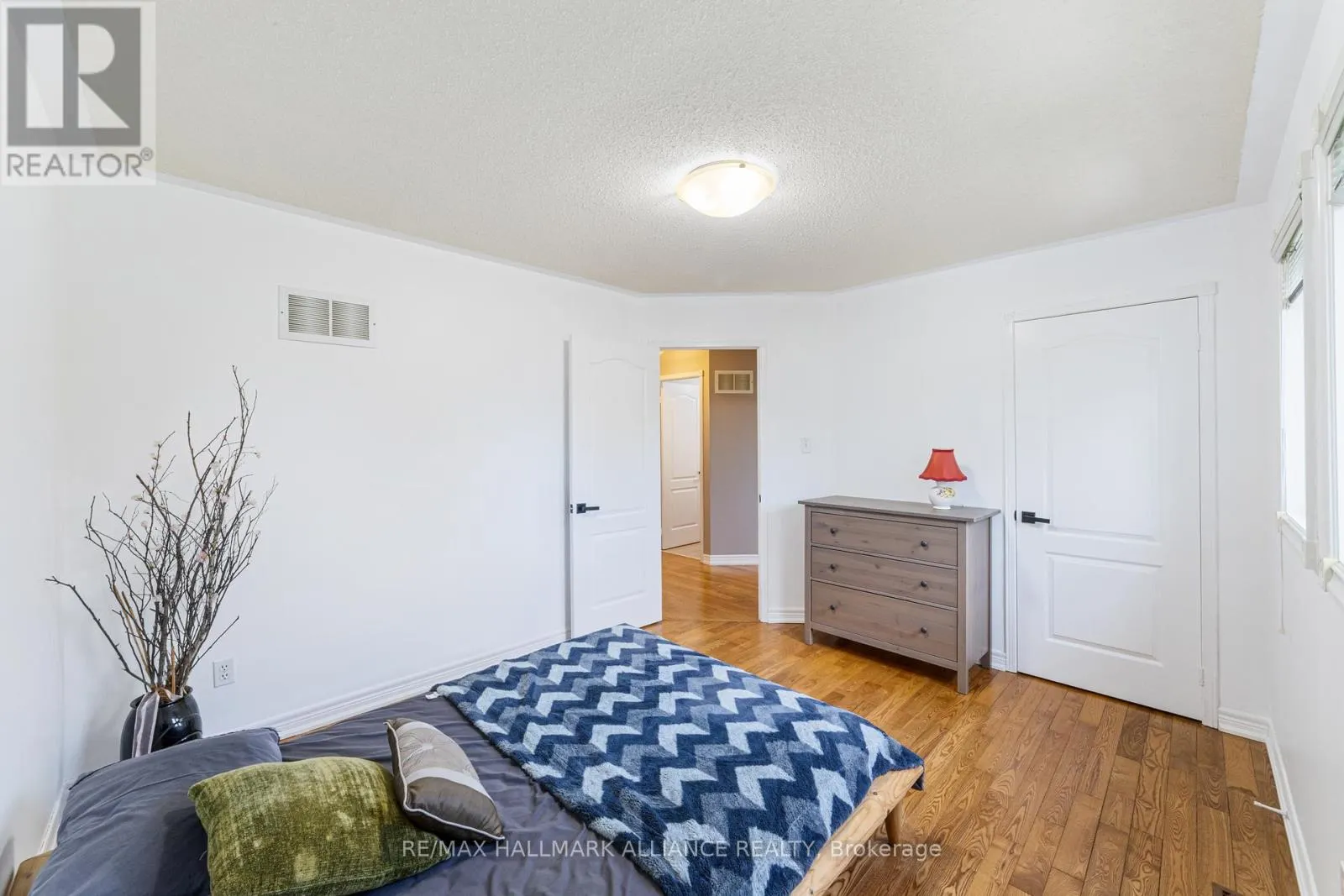 365 TURNBERRY CRESCENT