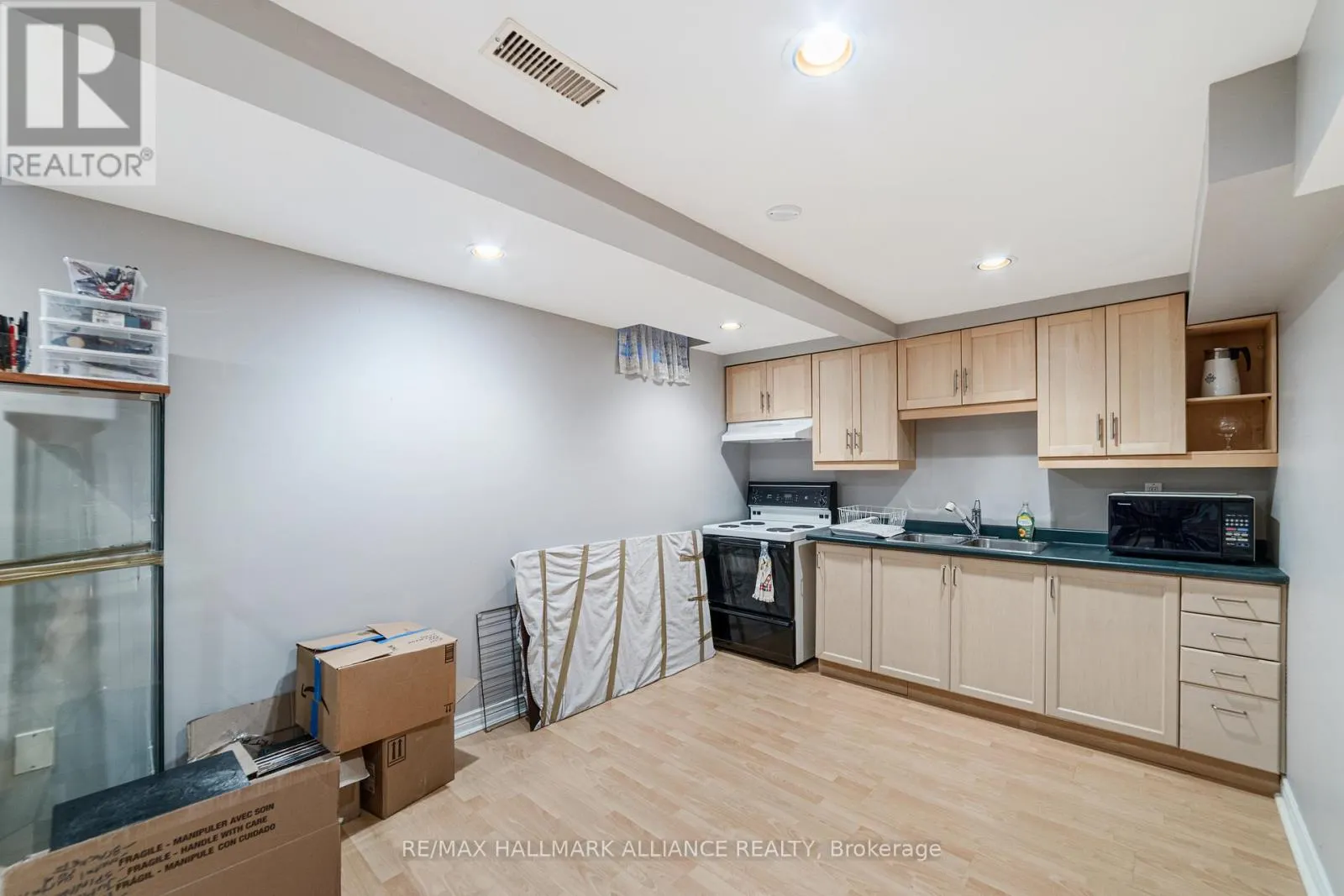 365 TURNBERRY CRESCENT