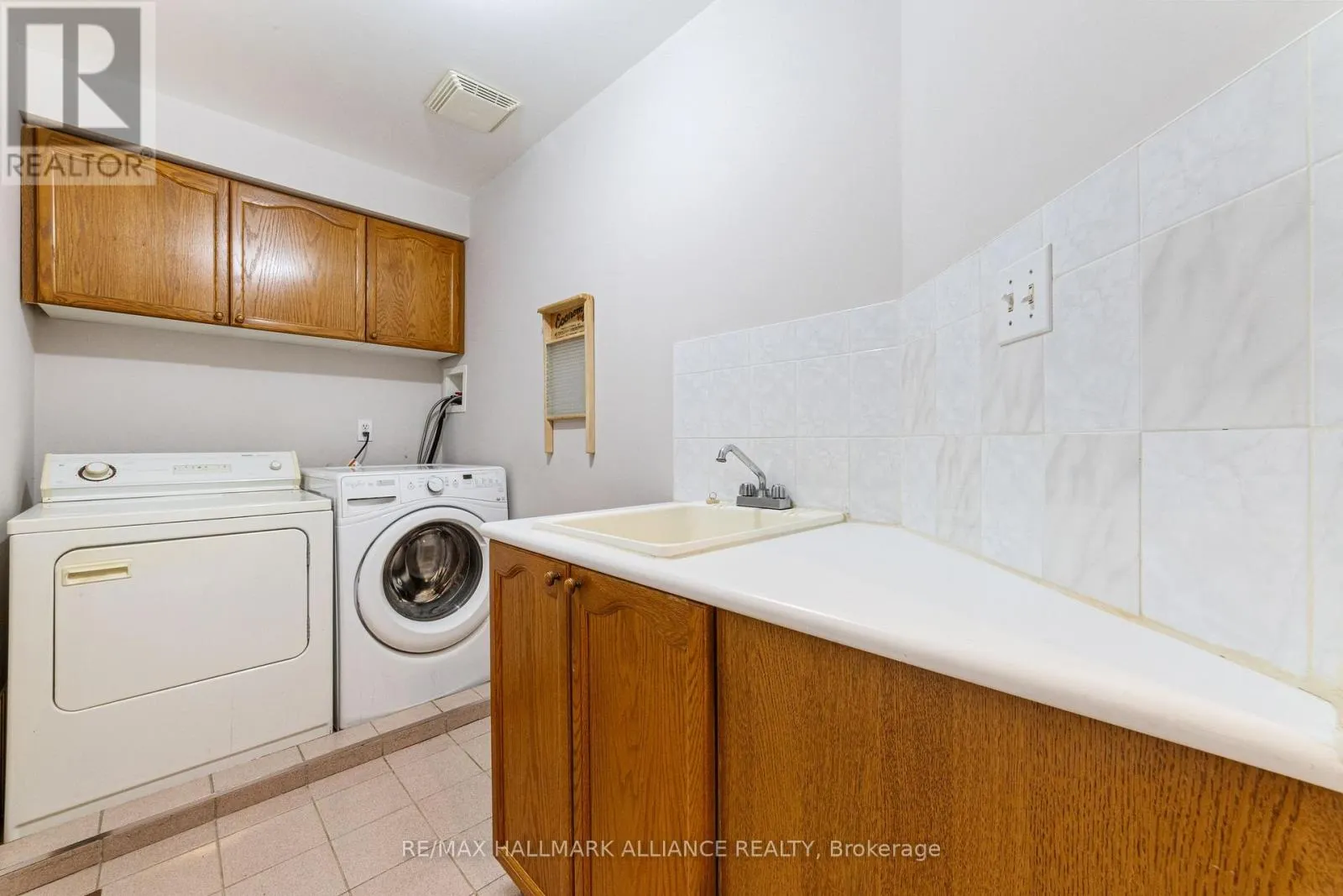 365 TURNBERRY CRESCENT
