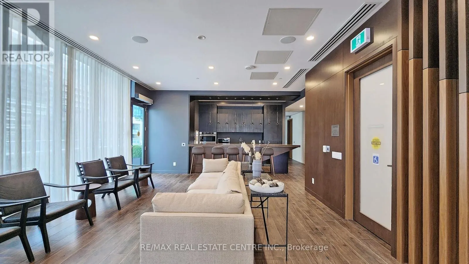 703 - 70 ANNIE CRAIG DRIVE