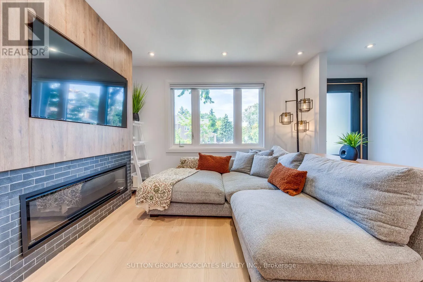 359 HARVIE AVENUE