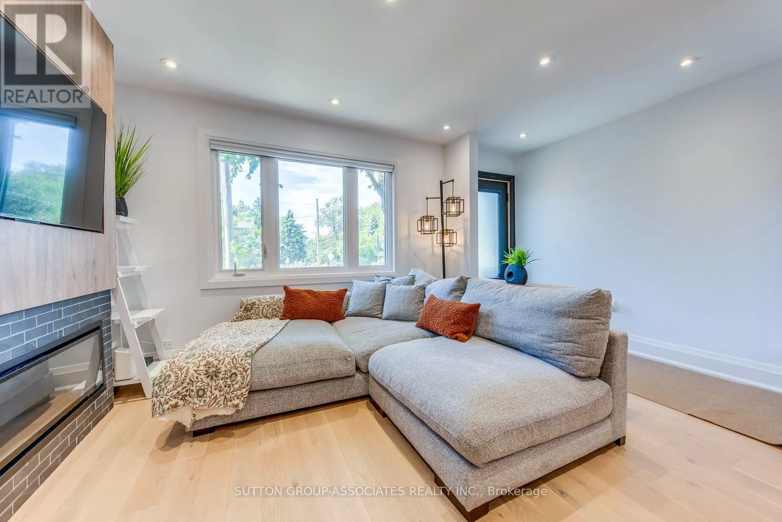 359 HARVIE AVENUE