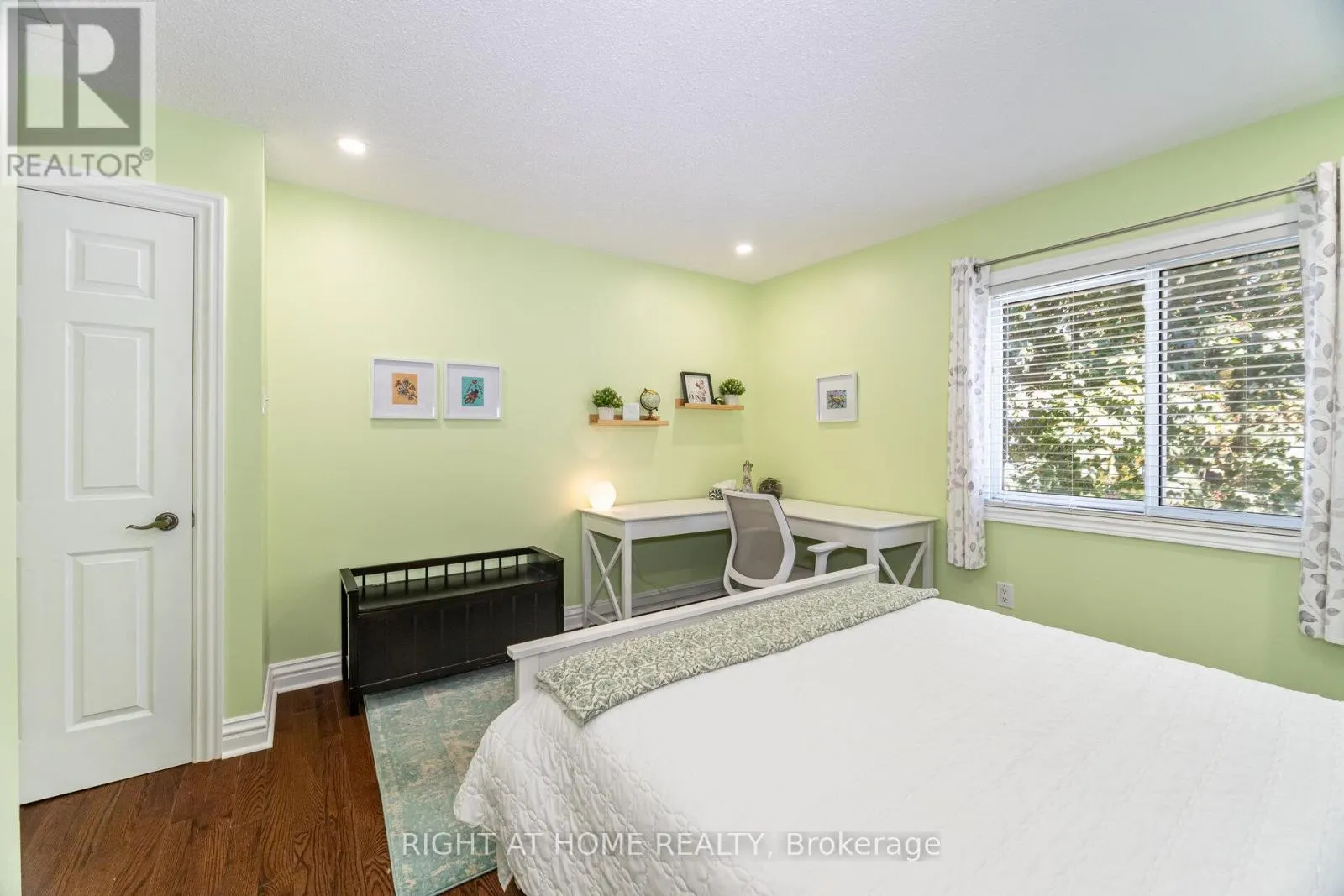 4 CANTRILL COURT