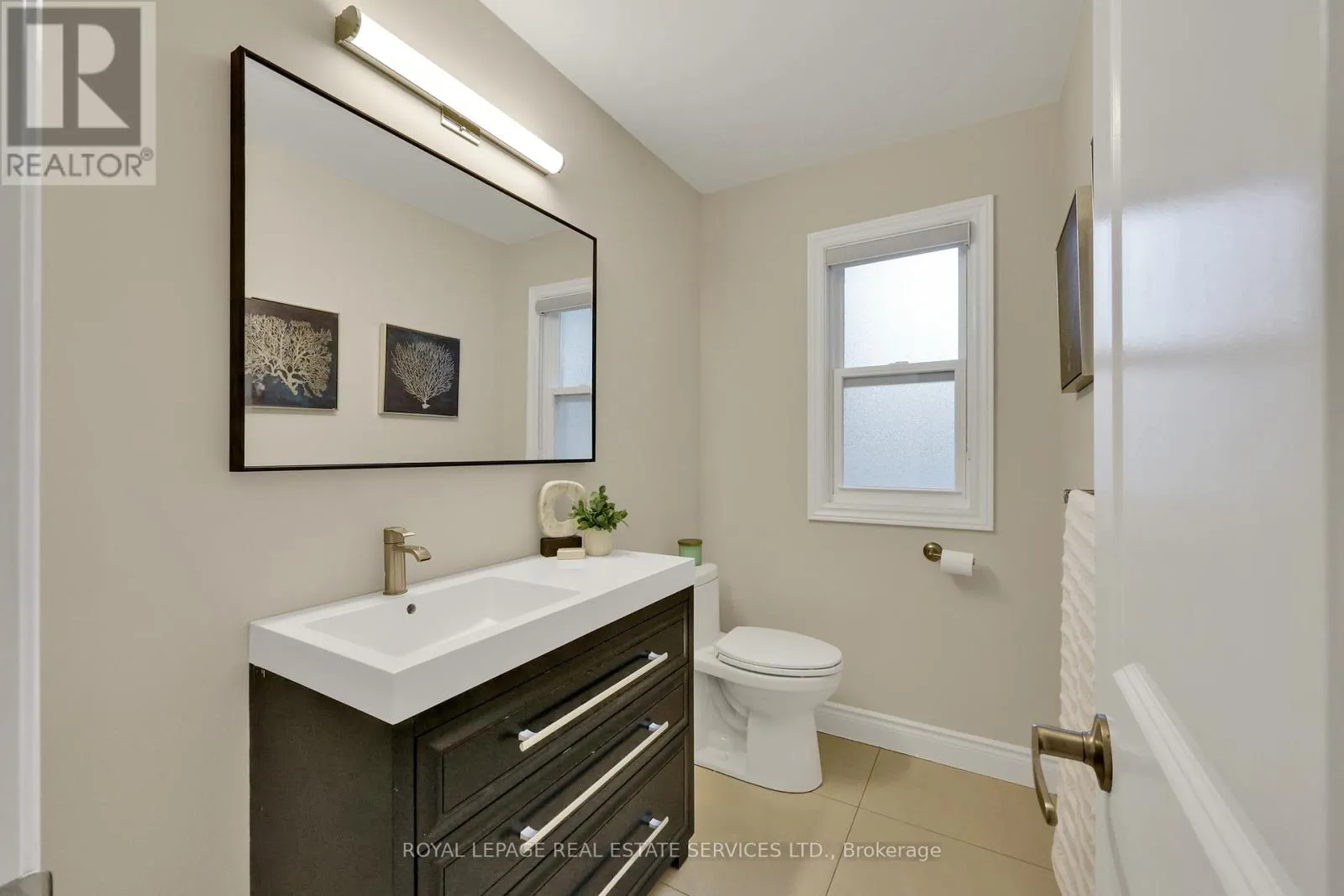 2252 MARGOT STREET E