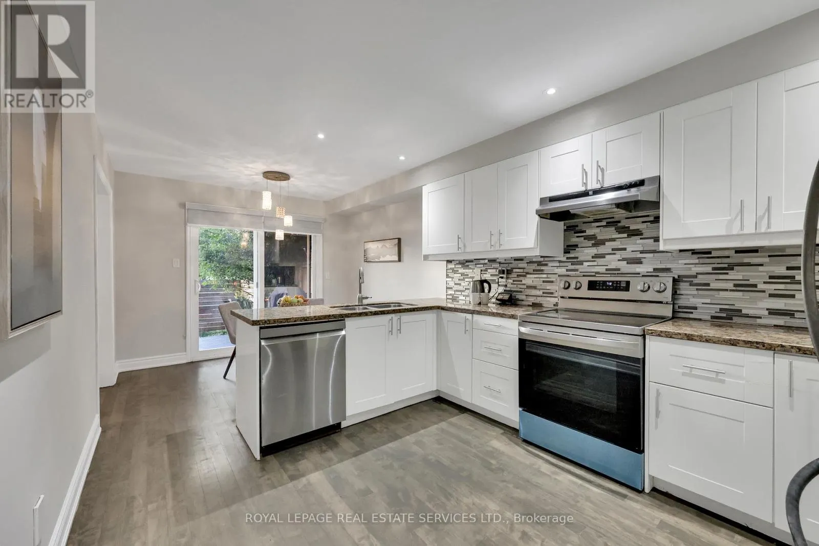 2252 MARGOT STREET E