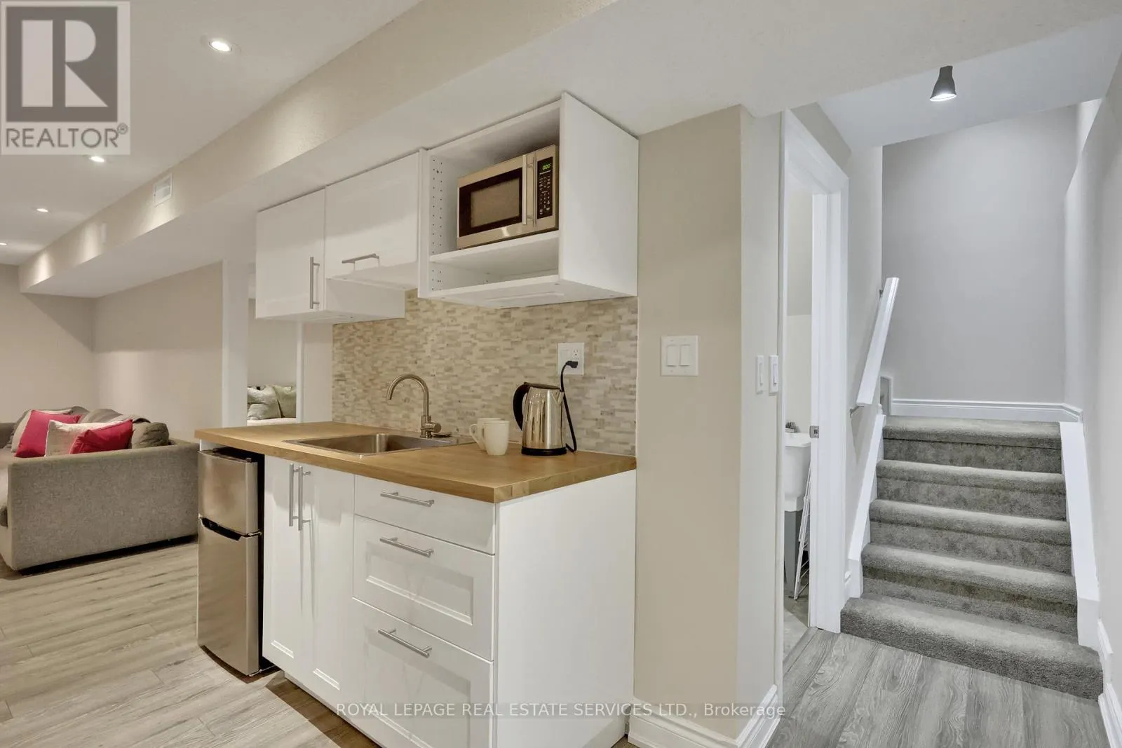 2252 MARGOT STREET E