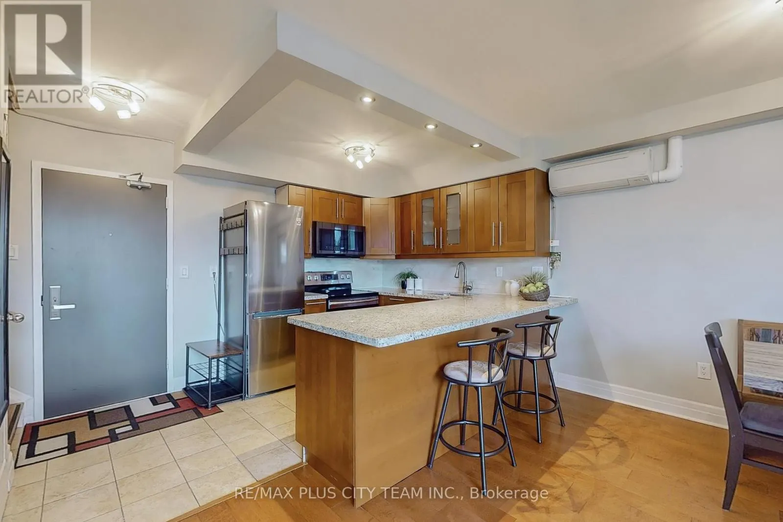 215 - 35 ORMSKIRK AVENUE